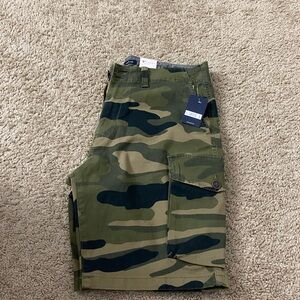 “NWT” Lucky 🍀 Brand Mens Camoflauge Shorts 🩳